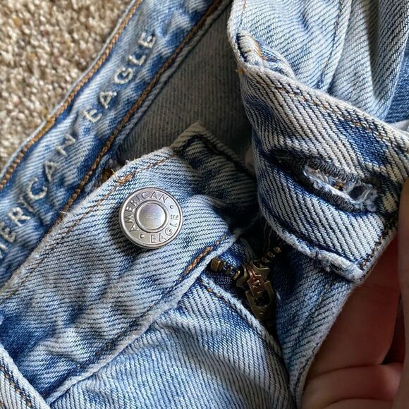 American Eagle Mom Jeans Ripped Distressed High Rise Women’s Size 2 Regular - Picture 9 of 11